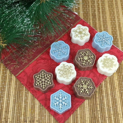 Молд силиконовый новогодний 3D 'Снежинки-конфеты' 3.5х1.5см