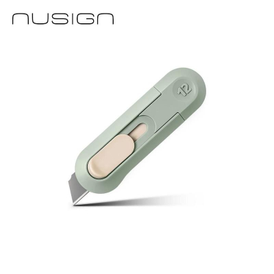 Нож макетный Мини 12мм Deli 'Nusign' пластиковый корпус с возвратной пружиной зеленый в блистере