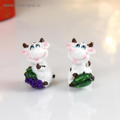 Сувенир новогодний 'Бычок пятнистый с фруктам' ассорти полиустоун 5х3х3см