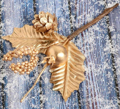 Ветка декоративная&nbsp;&nbsp;14см с ягодами шишками золотая Зимнее очарование