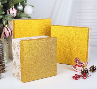 Коробка подарочная новогодняя квадратная 17.5х17.5х 9.8см 'Золотые снежинки'
