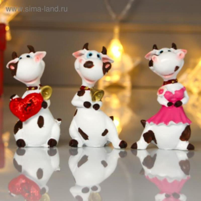 Сувенир новогодний 'Коровка-кокетка' ассорти полиустоун 8х5х3см