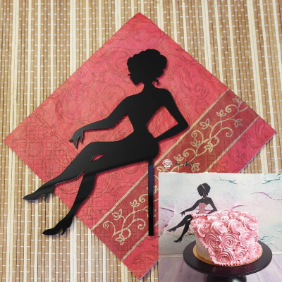 Топпер Силуэт сидящей девушки акриловый 16см черный