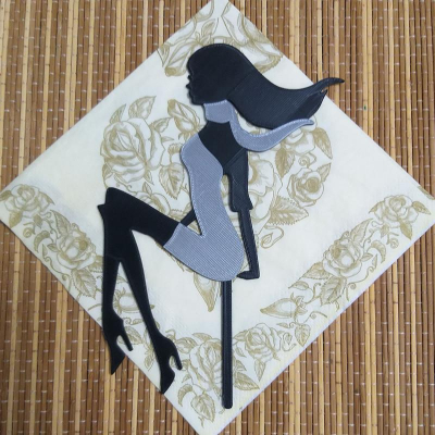 Топпер Силуэт сидящей девушки акриловый 18см черный