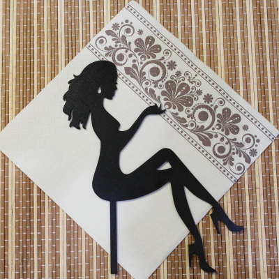 Топпер Силуэт сидящей девушки акриловый 17см черный